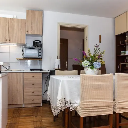 Apartment With Heated Jacuzzi Apartment *